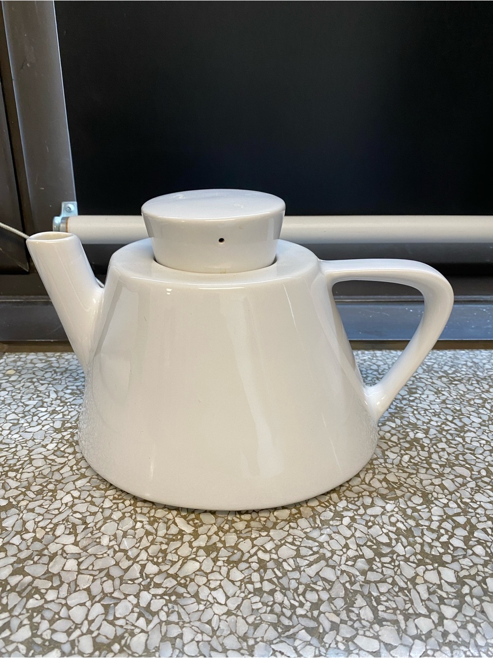 IKEA Varma 90’s White Ceramic Teapot with Lid -  Mint Condition! 1.5L